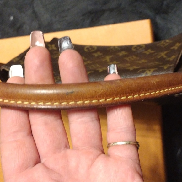 Authentic Louis Vuitton - Picture 4 of 8